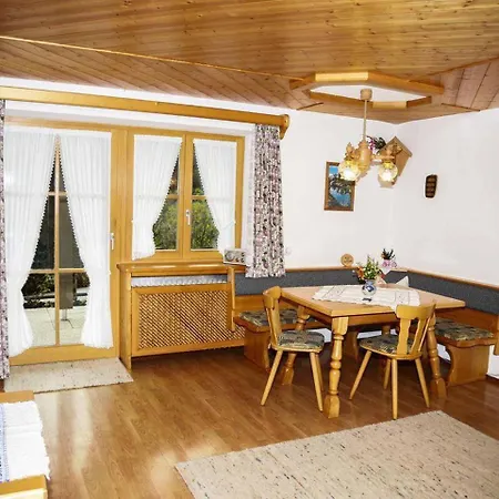 Haus Eicher 아파트 슈나이츨로이트